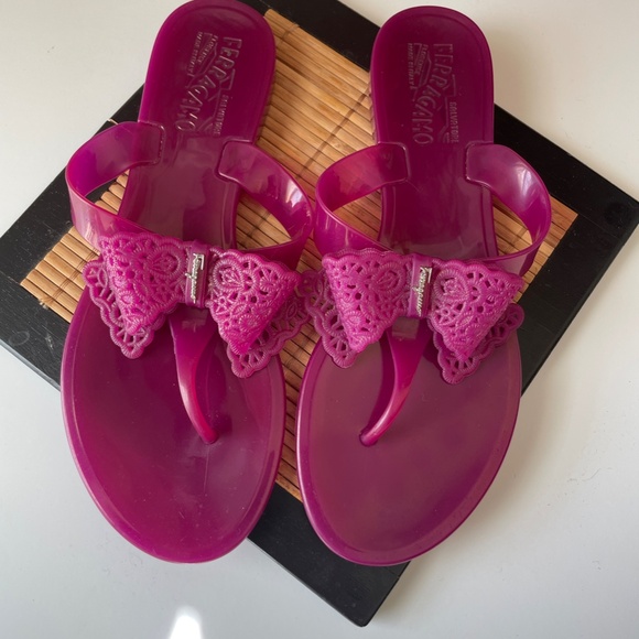 Salvatore Ferragamo Pandy Jelly Thong Grape Sandal Size 7.        0058 - Picture 1 of 4